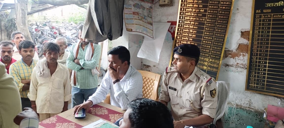 जनता दरबार में सुने गये भूमि विवाद के मामले