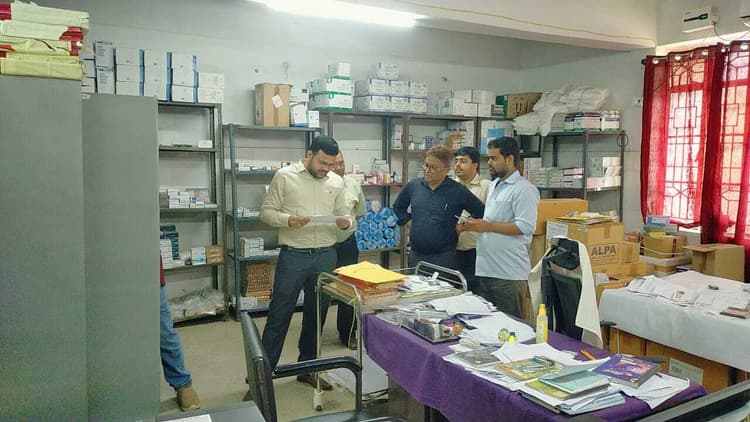 दो अस्पतालों से पांच डॉक्टर रहे अनुपस्थित