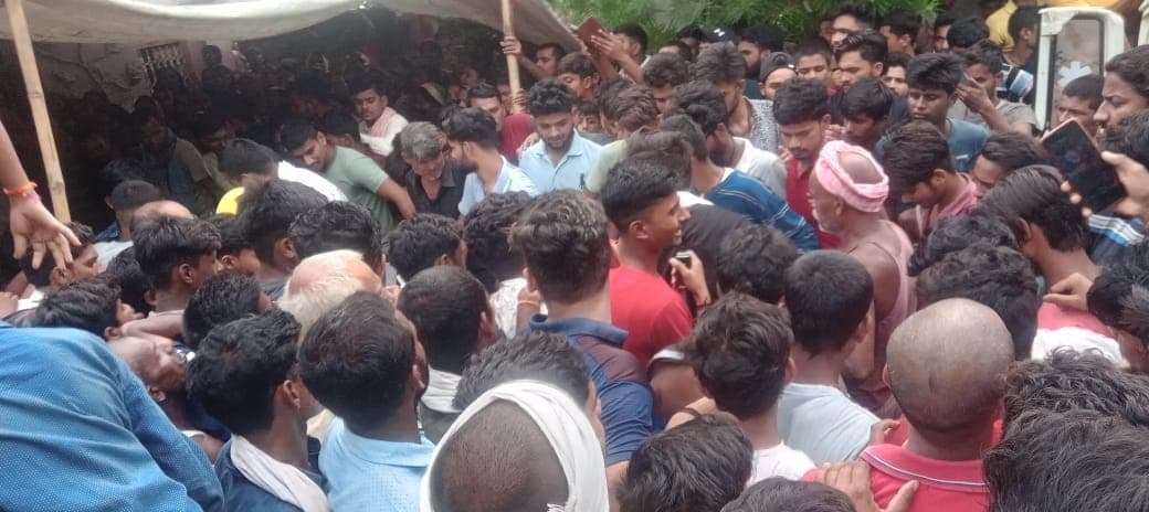दिल्ली से शव पहुंचते ही व्यासपुर में मचा कोहराम