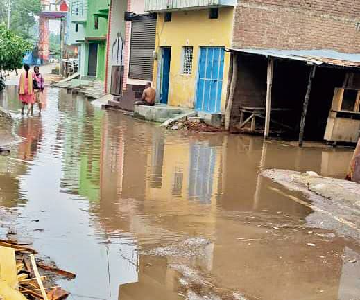 मां तुतला भवानी धाम जाने वाली सड़क की स्थिति खराब