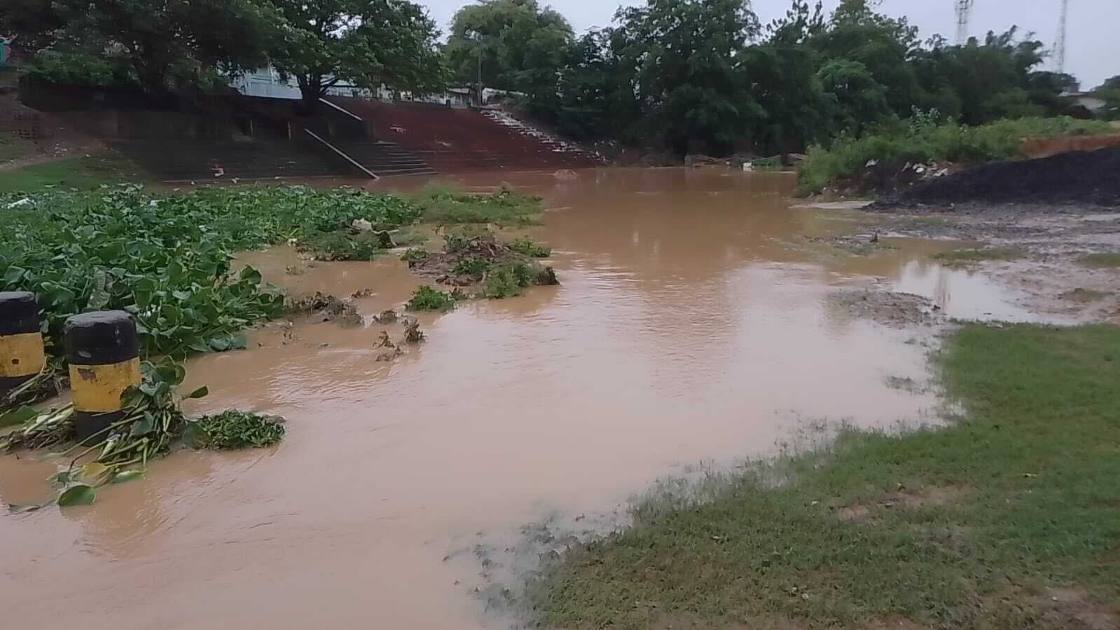 मूसलाधार बारिश से मनी नदी के जलस्तर में वृद्धि, नदी व खेत में फर्क कर पाना हुआ मुश्किल