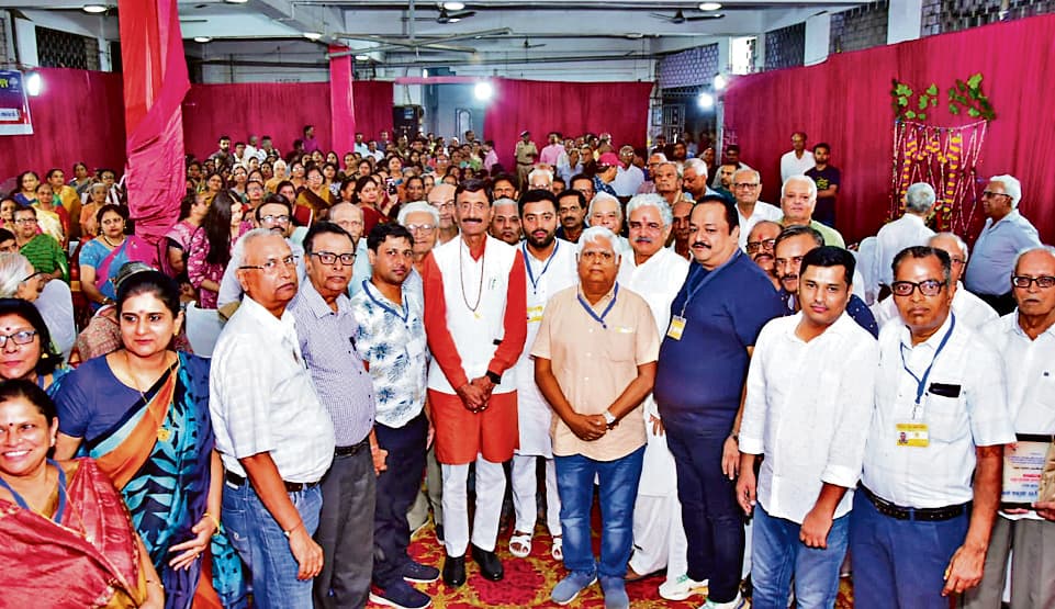 संजय सेठ ने वरिष्ठ सदस्यों को सम्मानित किया