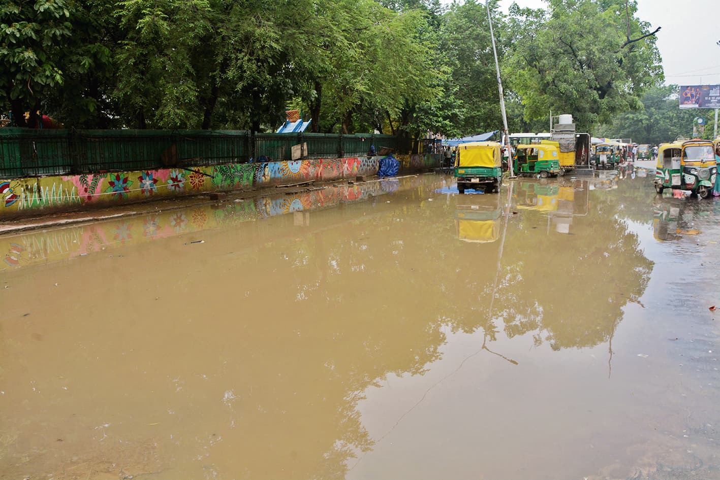 जलजमाव की शिकायत पर देर से पहुंचने वाले चार कर्मियों को शो कॉज