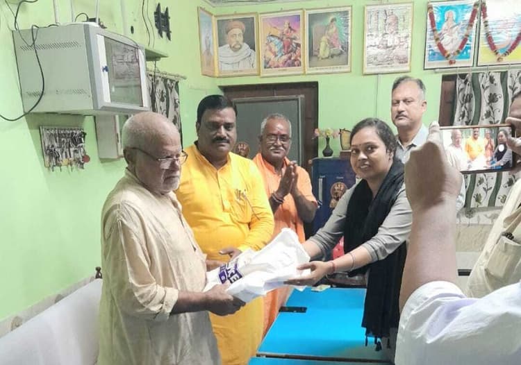 सेवानिवृत्त शिक्षक ने सरस्वती विद्या मंदिर को दान में दी पौने दो एकड़ जमीन