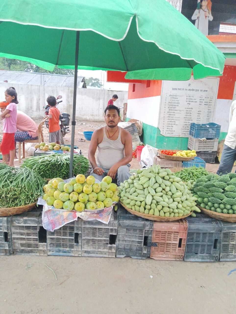 बारिश के साथ सब्जियों के भाव में आयी उछाल, टमाटर हुआ लाल तो हरी मिर्च हुई तीखा
