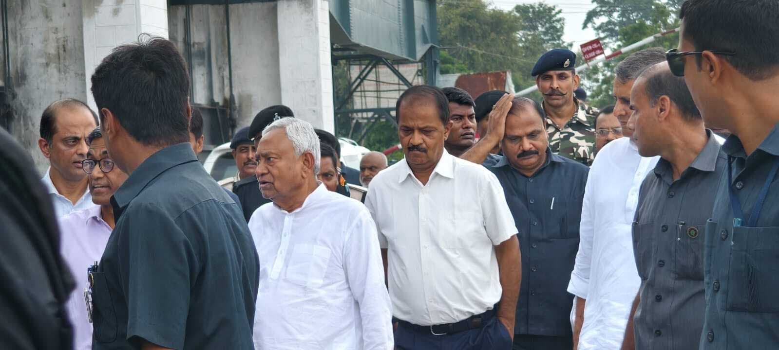 पौन घंटा वाल्मीकिनगर में रहे बिहार के सीएम नीतीश कुमार