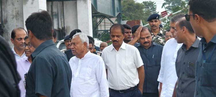 पौन घंटा वाल्मीकिनगर में रहे बिहार के सीएम नीतीश कुमार