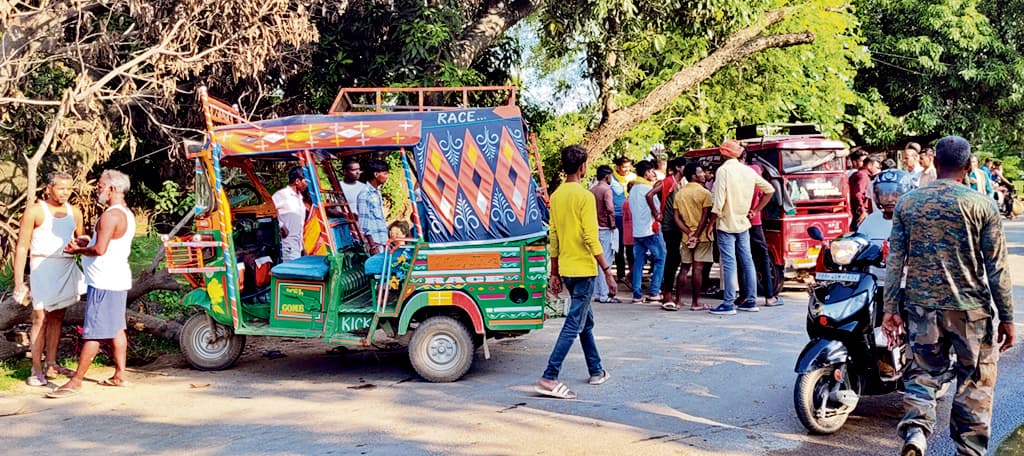 jamui News : आधार कार्ड बनाकर घर लौट रहे थे, तेज रफ्तार ट्रक ने ऑटो में मारी टक्कर, दर्जन भर घायल