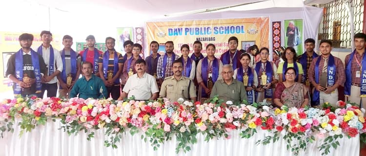 प्रतियोगी परीक्षाओं में उत्कृष्ट प्रदर्शन करने वाले विद्यार्थी सम्मानित