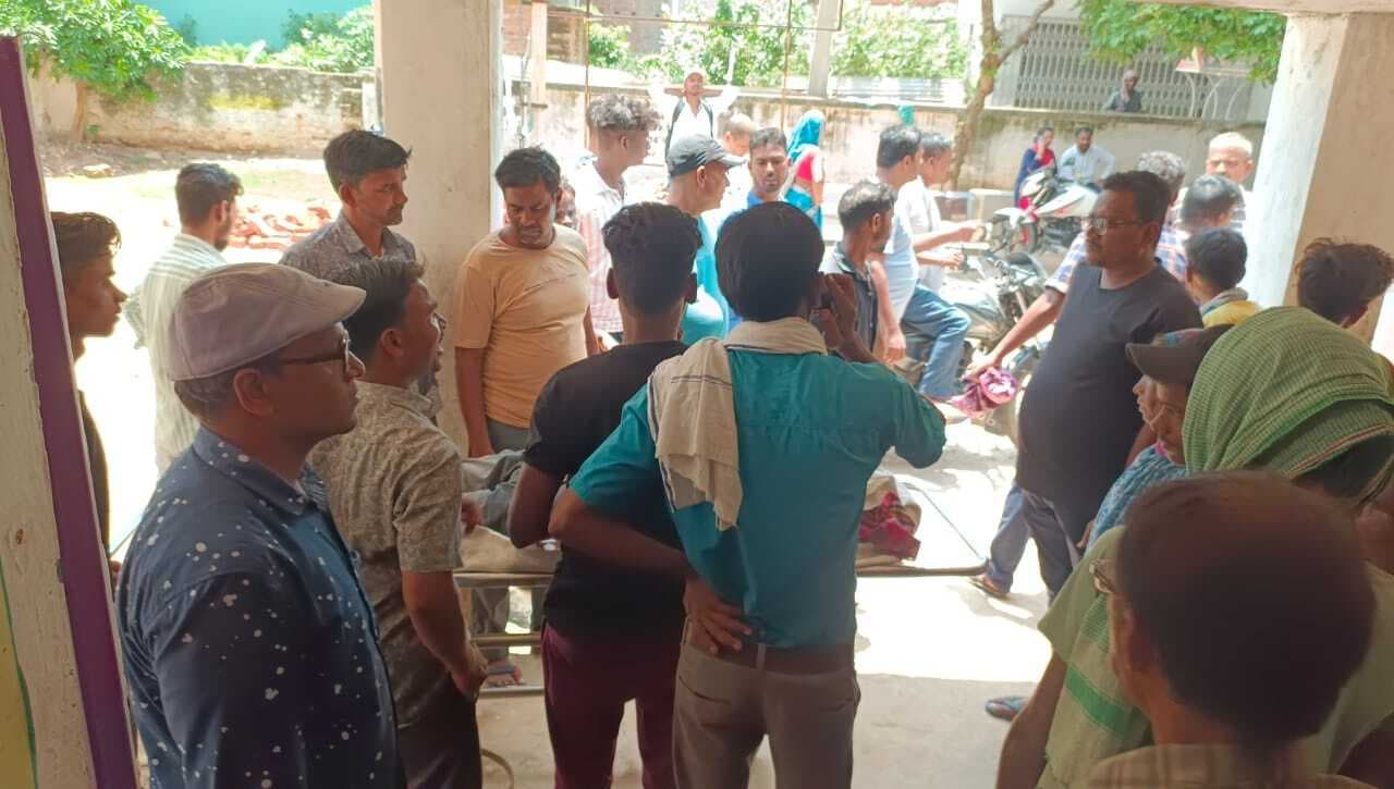 बच्चे को लेकर रेलवे ट्रैक पार कर रहा था युवक, ट्रेन से कटकर हुई मौत