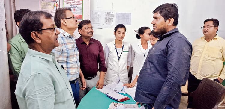 सरकारी अस्पतालों में बिना मोबाइल के नहीं होगा इलाज