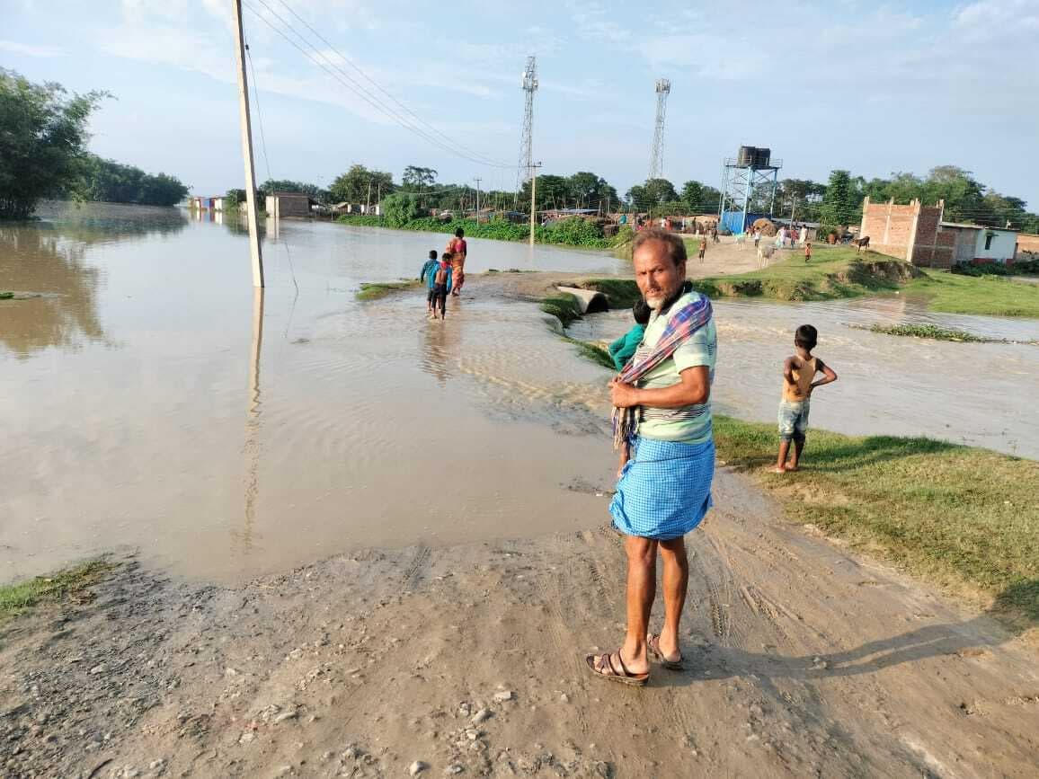दिघलबैंक प्रखंड से गुजरने वाले कनकई व बूढ़ी कनकई नदियां उफनाई, नैनभिट्टा पुल के समीप कटाव तेज