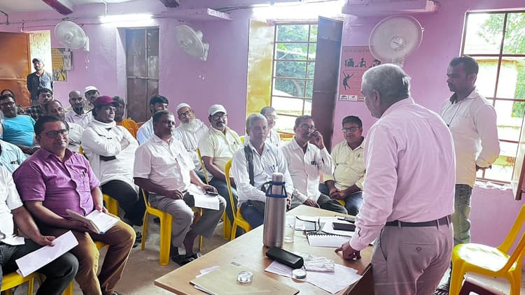 प्रधानाध्यपकों को 24 बिंदुओं पर रिपोर्ट देने का निर्देश