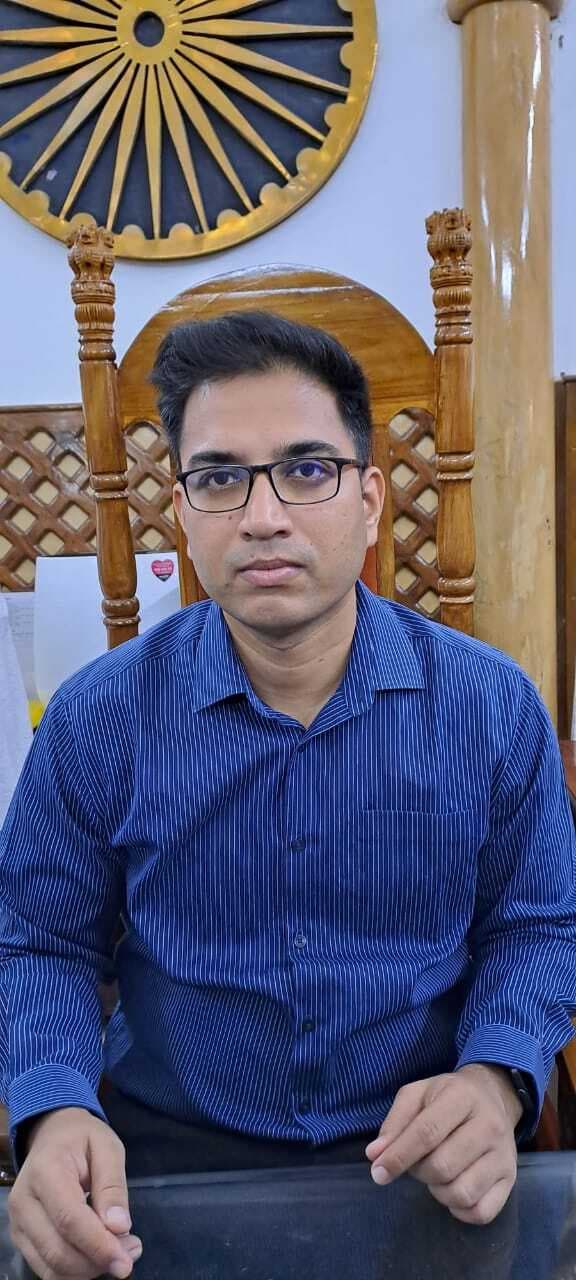 आधुनिक संसाधनों से लैस होगा जिला स्कूल का इंडोर स्टेडियम: डीएम