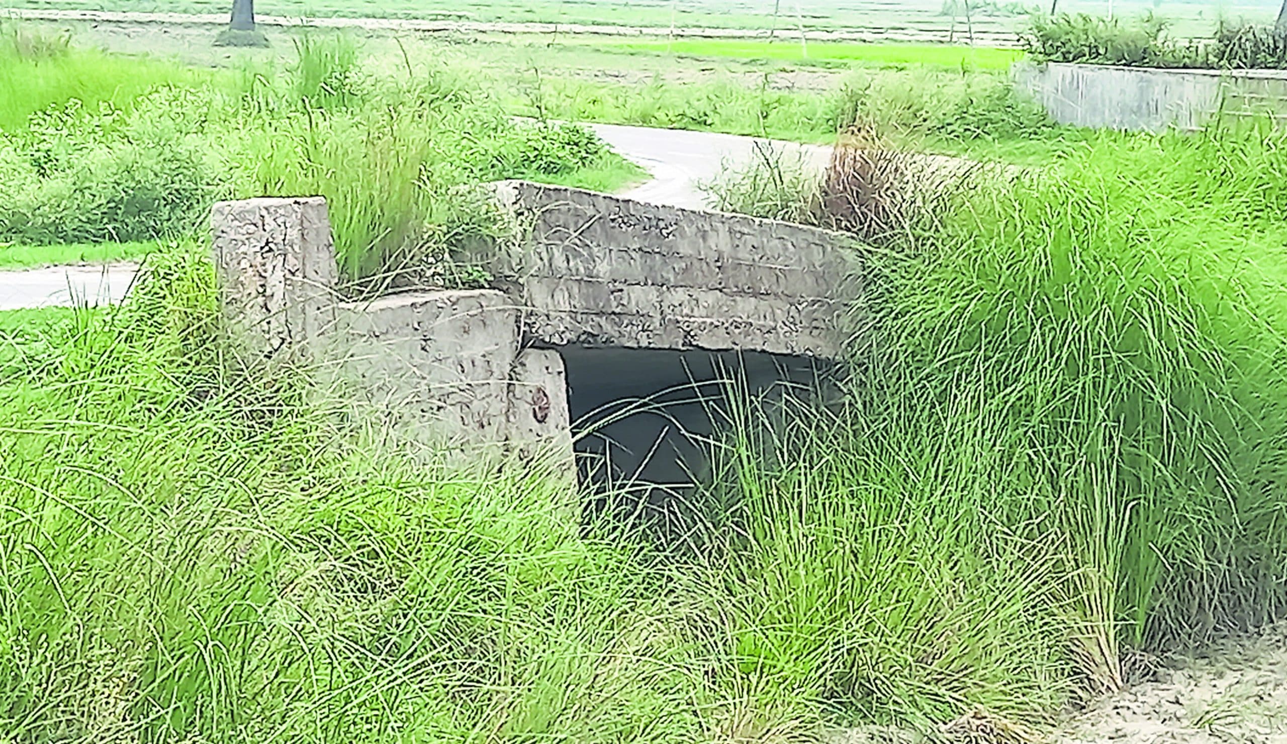 मकेर में पुल ध्वस्त होने से ग्रामीणों में आक्रोश