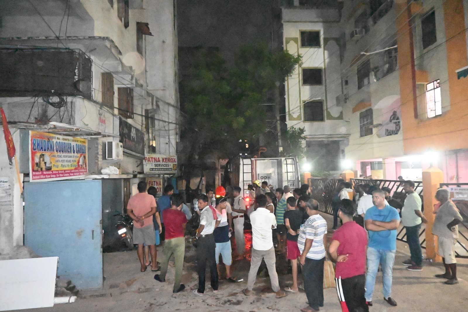Patna : जमाल रोड में सुजाता भवन में लगी आग, लाखों का नुकसान