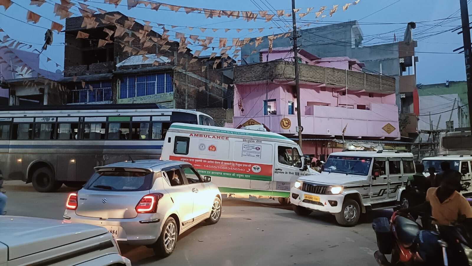 बड़कागांव में नो इंट्री का उल्लंघन, जाम में घंटों फंसे रहते हैं एंबुलेंस