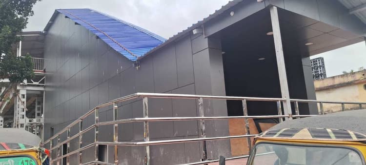 जमालपुर में एस्केलेटर का कार्य पूरा, लिफ्ट लगाने की मंथर गति से यात्रियों को नहीं मिल रहा लाभ