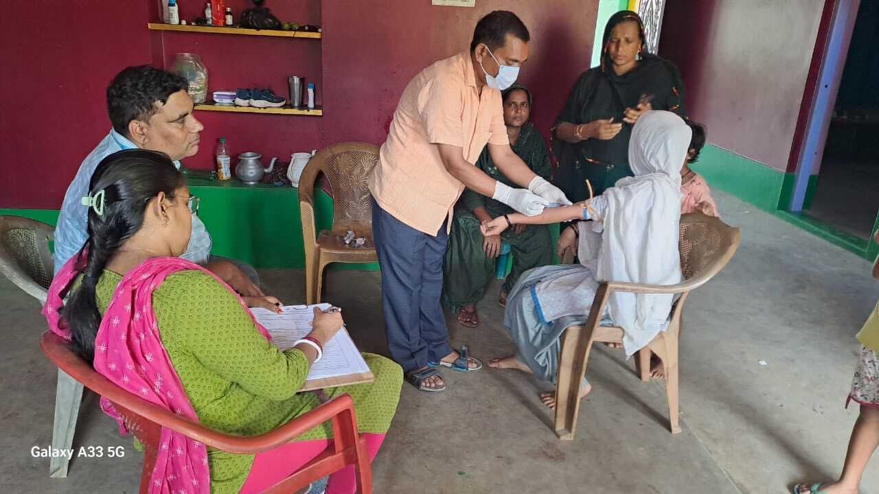 एमआर के चार मरीजों का लिया गया ब्लड सैंपल