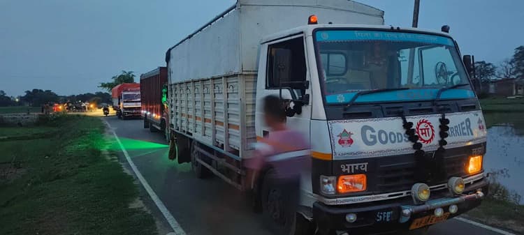 मवेशी लदे पांच वाहन जब्त, नौ पशु तस्कर गिरफ्तार