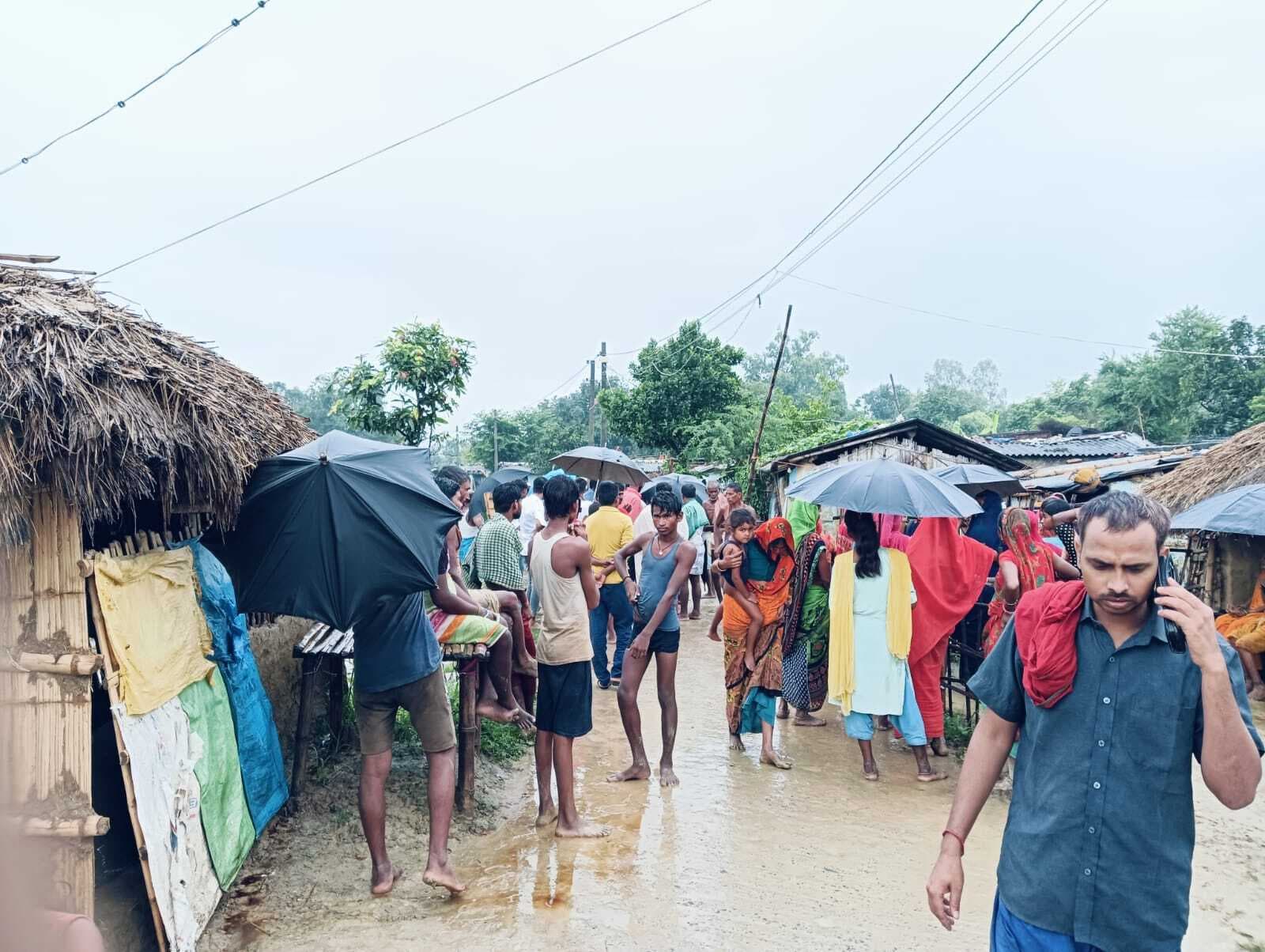 वज्रपात से ससुर- बहू समेत छह की मौत, दर्जन भर लोग घायल