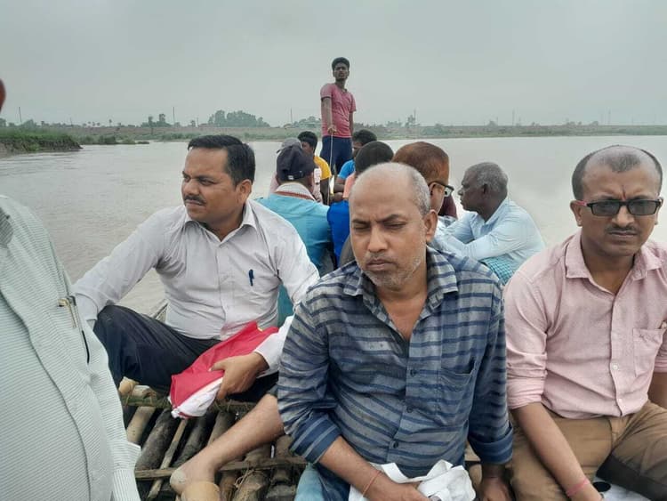 कमला बलान के जलस्तर में तेजी से हो रही वृद्धि, पूर्वी तटबंध में रिसाव से हड़कंप