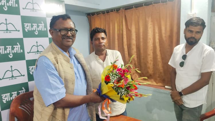 झामुमो ने दुमका सांसद को क्षेत्र की समस्याओं से कराया अवगत