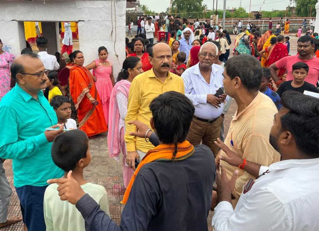 शिवालयाें में भीड़ प्रबंधन को लेकर किये जायेंगे समुचित उपाय: डीएम
