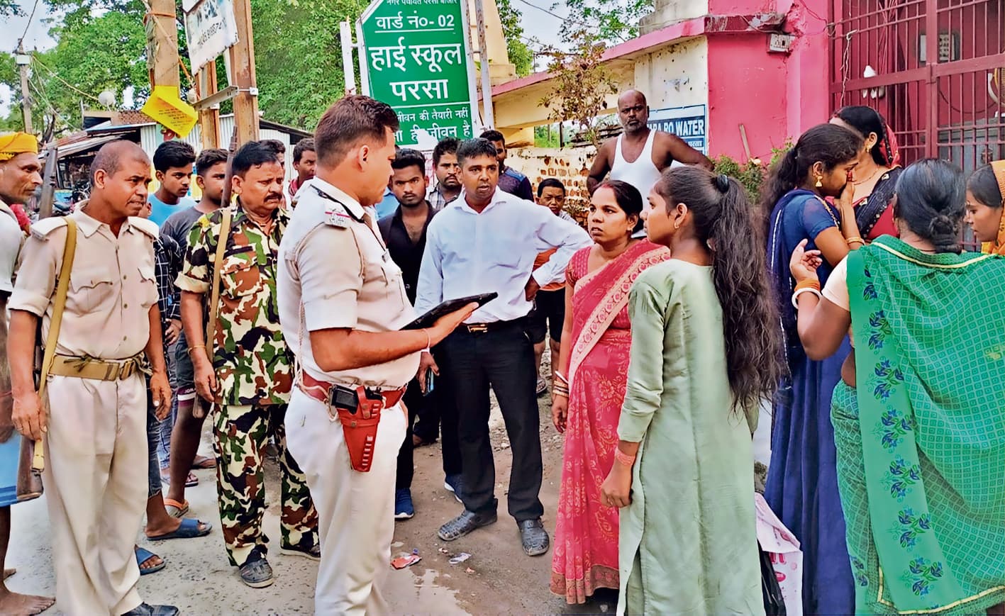 बाइक सवार अपराधियों ने महिला के गले से छीनी सोने की चेन व मंगलसूत्र