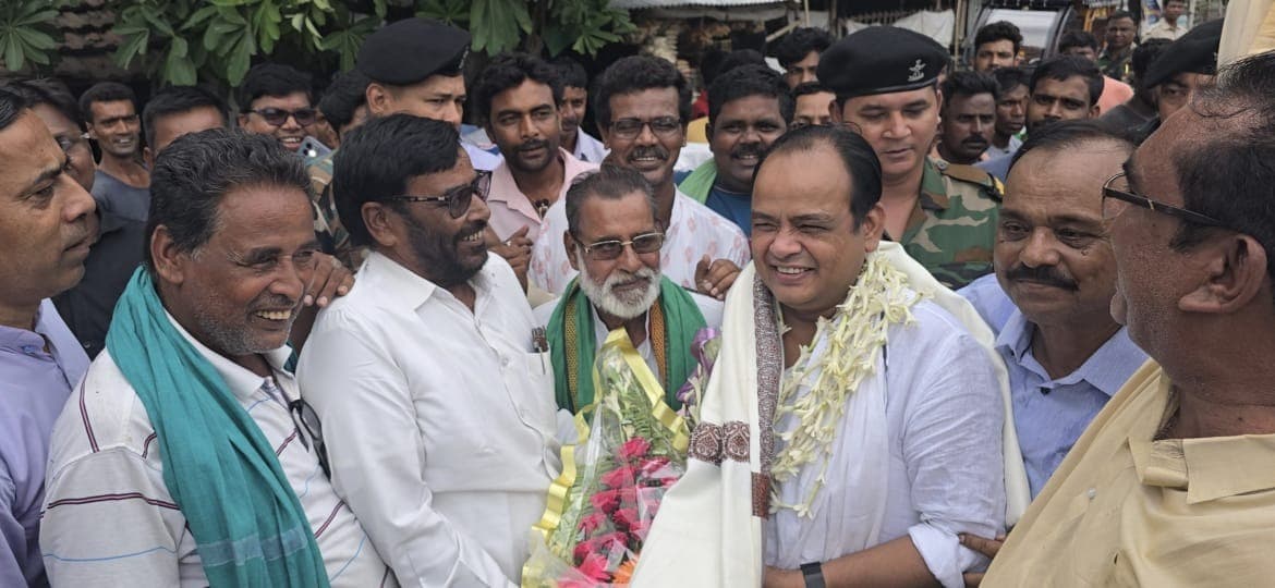 इंडिया गठबंधन के नेताओं ने मंत्री का किया अभिनंदन