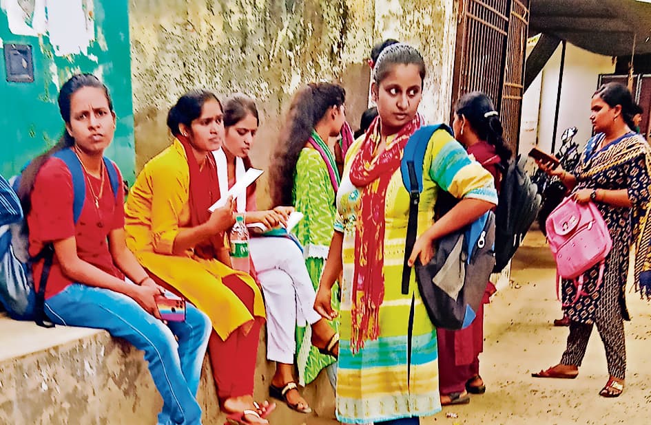 स्नातक फर्स्ट सेमेस्टर परीक्षा की तैयारियों में जुटा विश्वविद्यालय