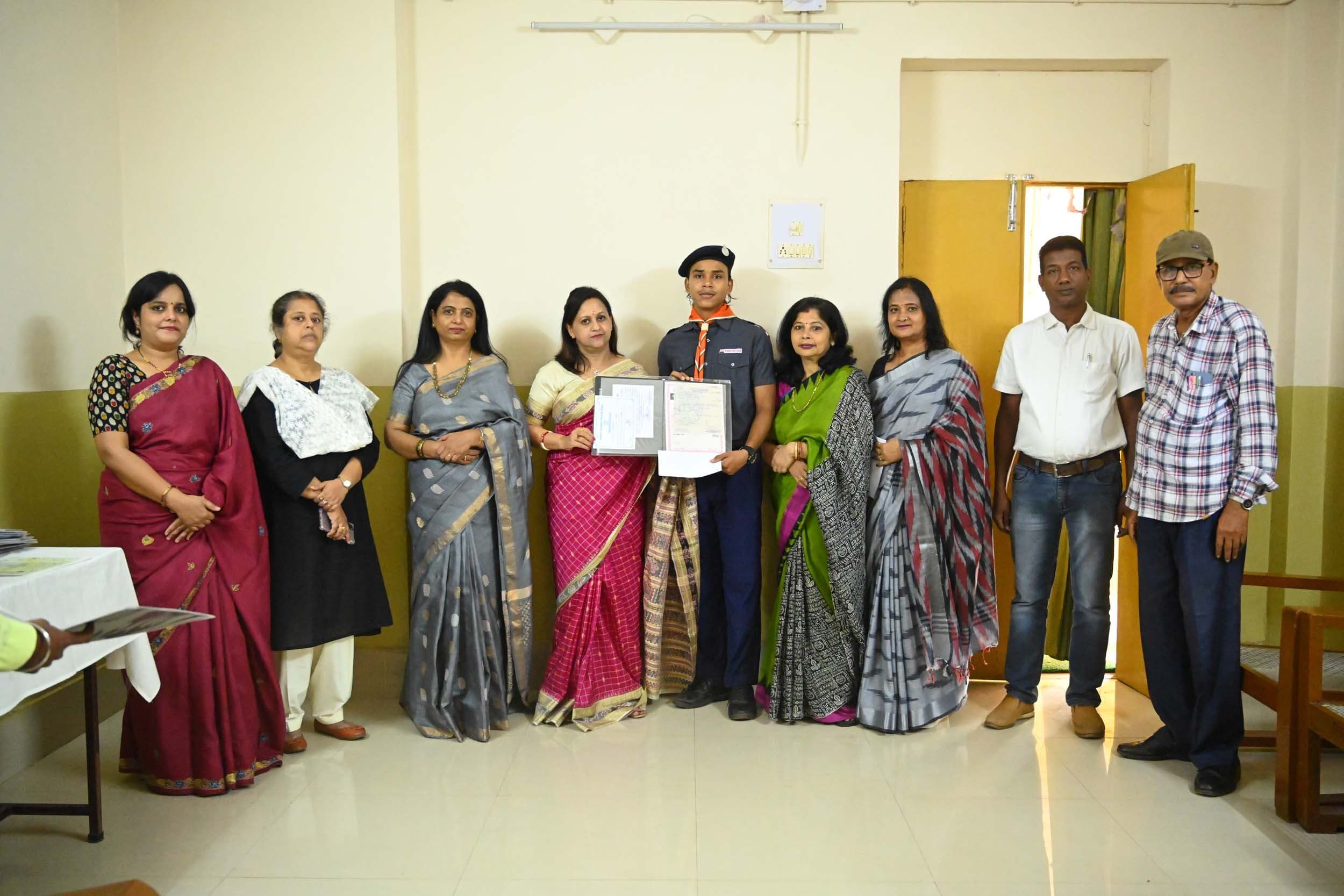 रोहित को 1500, सस्मिता को 1000 रुपये का मिला नकद पुरस्कार