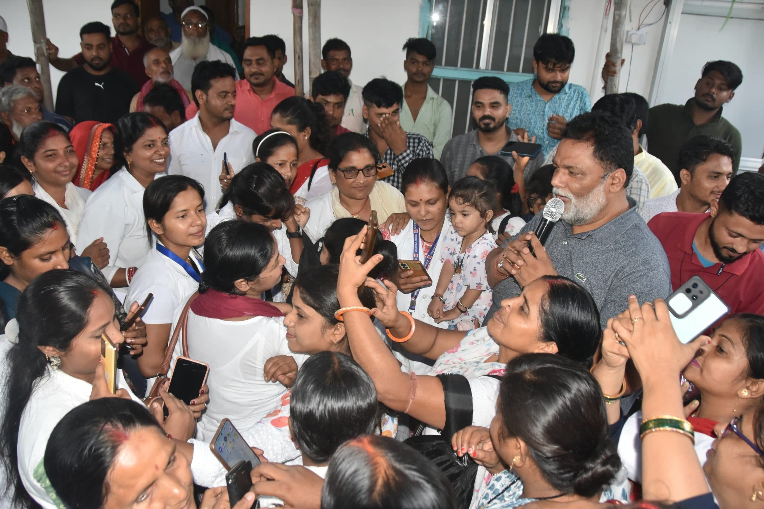 पप्पू यादव से मिले हड़ताली एनएचएम कर्मी, मांगा समर्थन