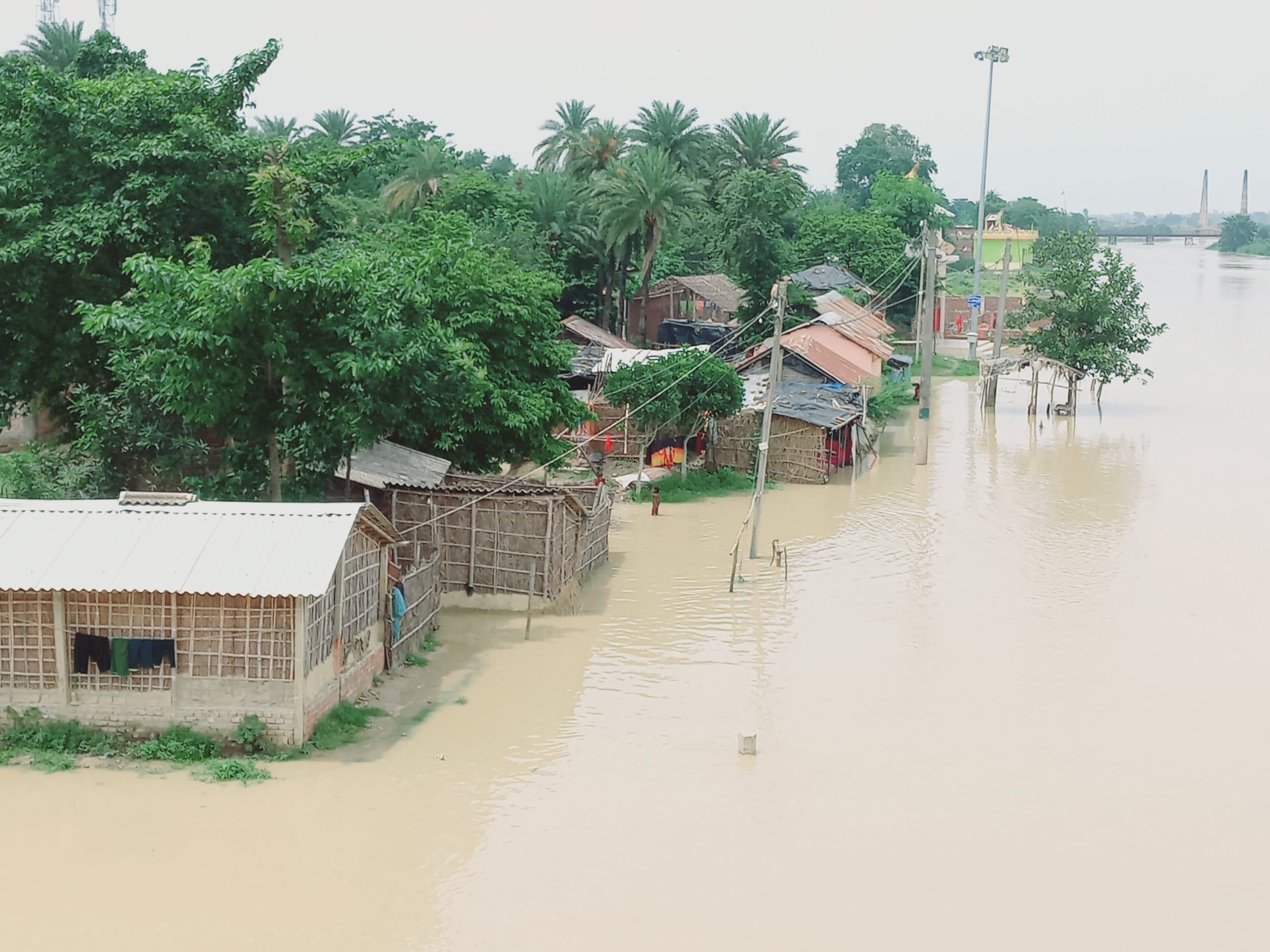 नेपाल में हो रही बारिश से तिलयुगा नदी का बढ़ा जलस्तर, निर्मली के कई गांवों में फैला पानी