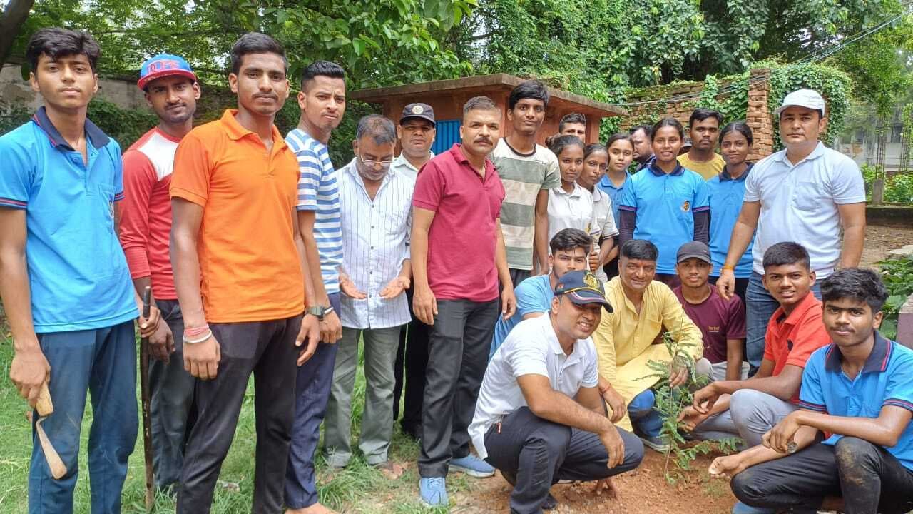 प्रत्येक नागरिक पर्यावरण संरक्षण के प्रति हो जागरूक, साथ ही अपनी जिम्मेदारी पर एक पौधा लगाएं