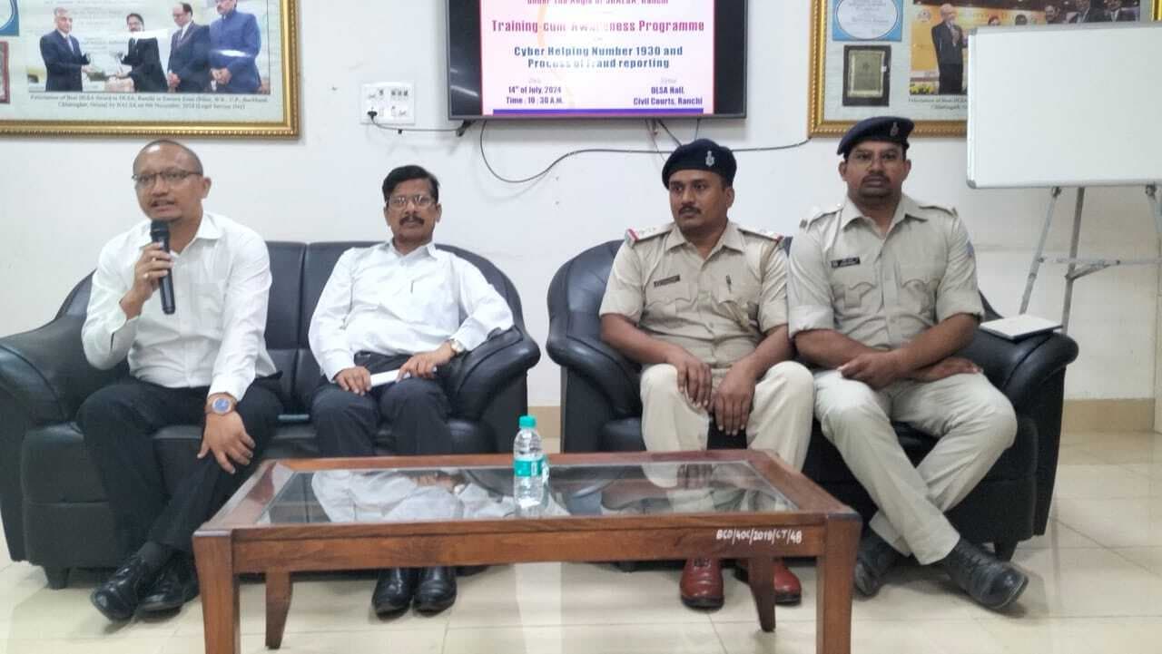 पीएलवी को साइबर क्राइम से बचाव के तरीके बताये गये