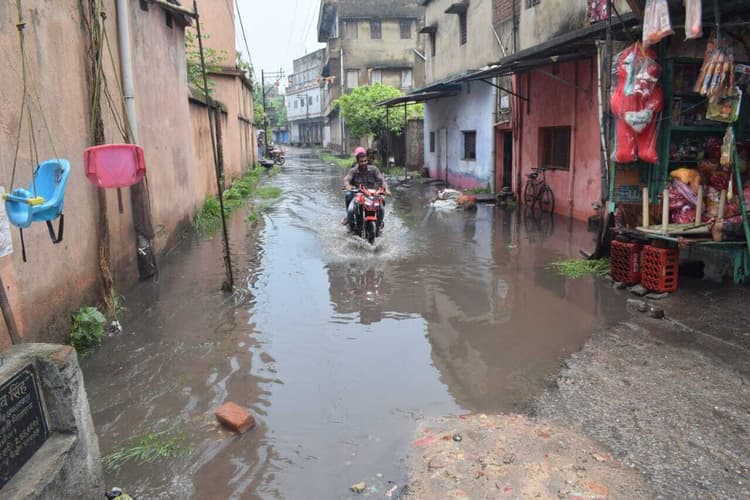 अमलापाड़ा मार्ग हुआ जलमग्न, लोगों को हुई परेशानी