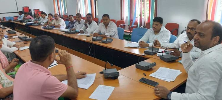 फाॅर्म 7 व 8 को लेकर सुस्ती दिखानेवाले 23 बीएलओ को शो-कॉज