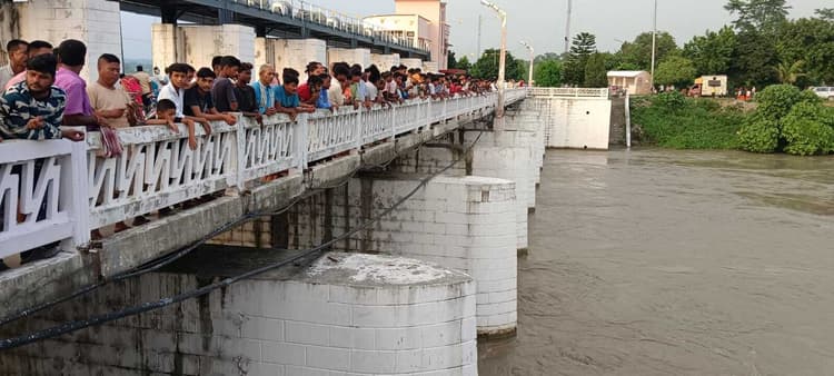 त्रिशूली नदी में बहे लाशों का बह कर आने का सिलसिला जारी