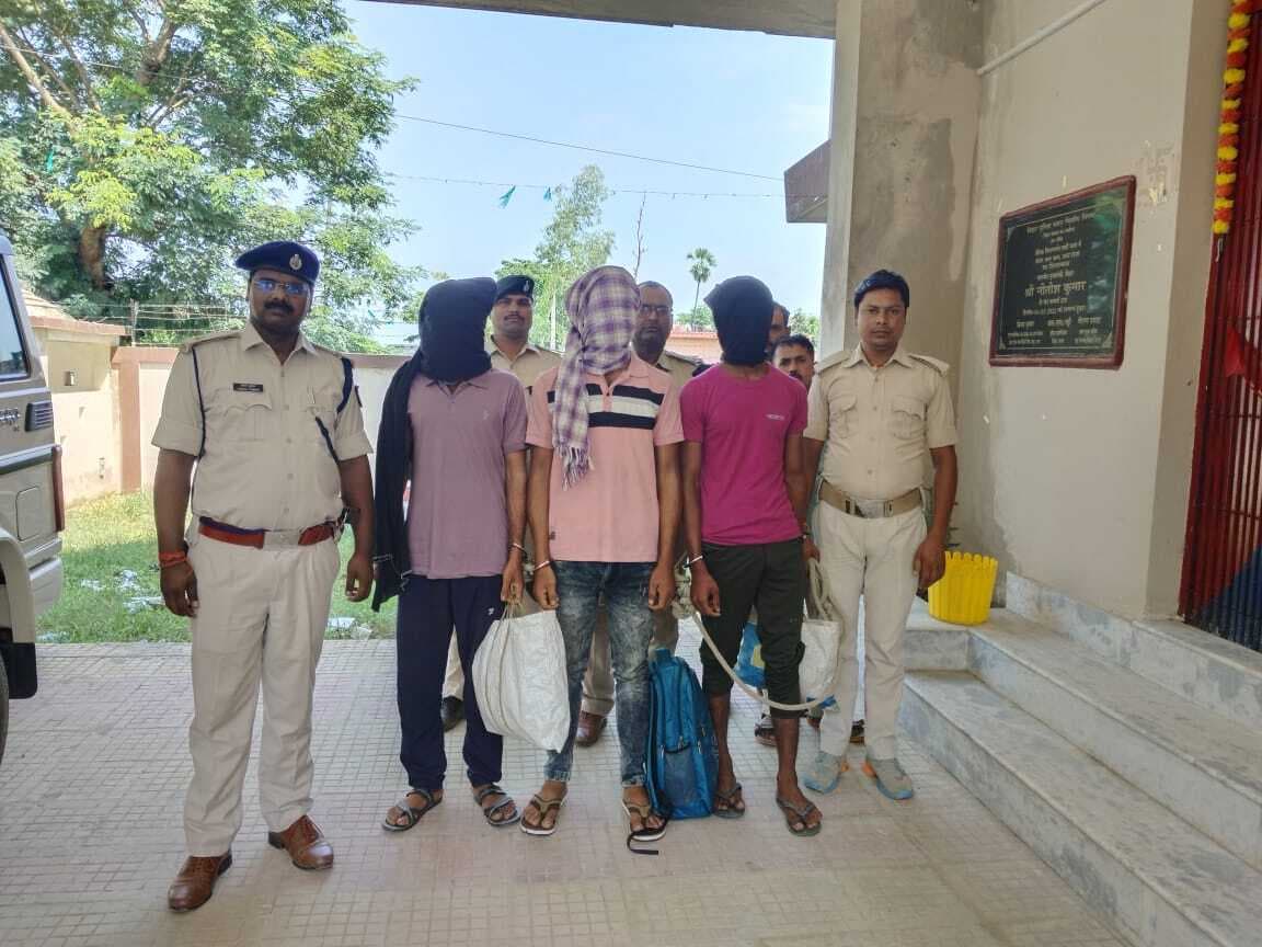 सीएसपी संचालक से लूटकांड में तीन गिरफ्तार, 54, 500 रुपये और एक मोबाइल जब्त