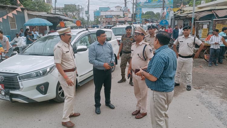 मुहर्रम को लेकर निकjला गया शहर में फ्लैग मार्च