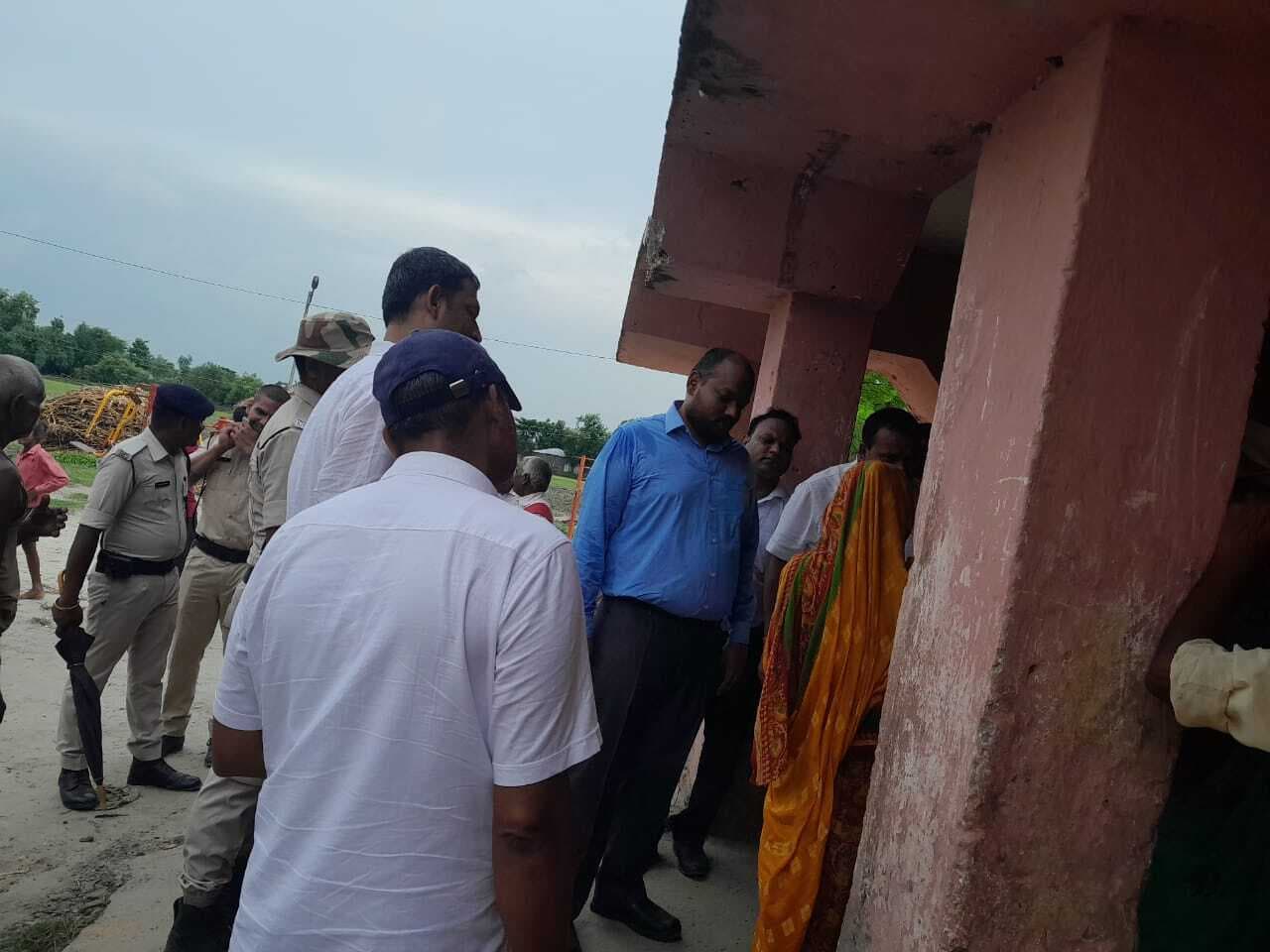 ग्रामीणों का आरोप, कटाव स्थल तक नहीं ले गये डीएम को