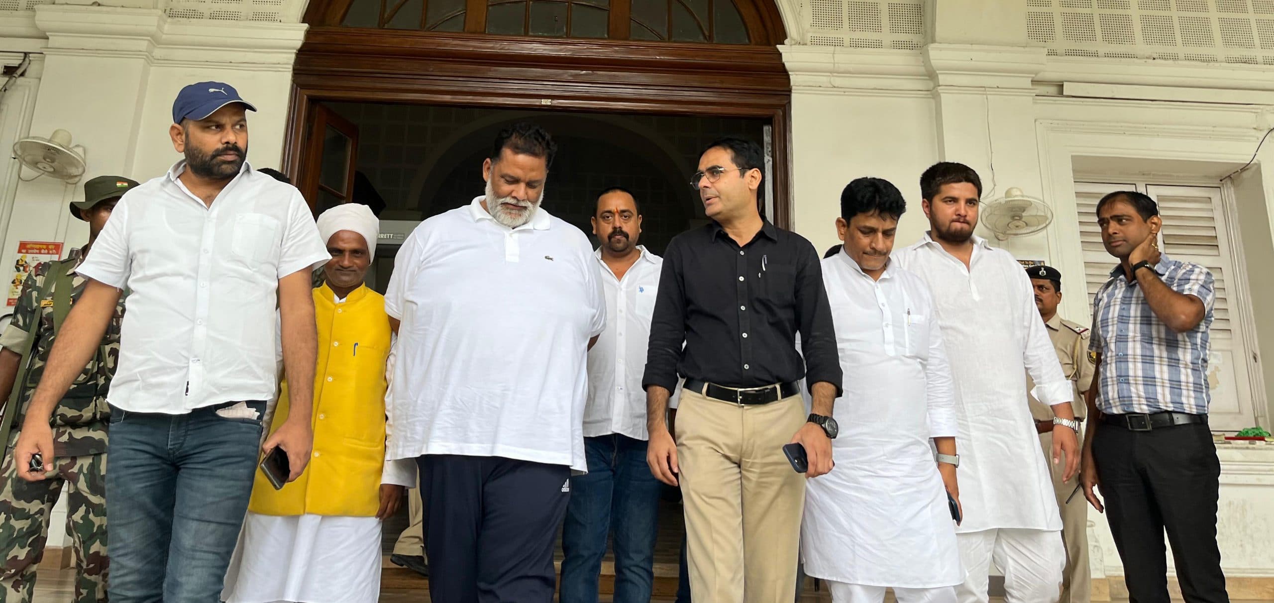 मुख्य सचिव से मिले पप्पू यादव, पांच साल के विकास कार्यों के जांच का किया आग्रह