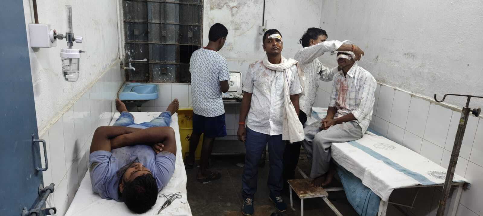 डीजे विवाद में बरातियों के साथ मारपीट, कई घायल