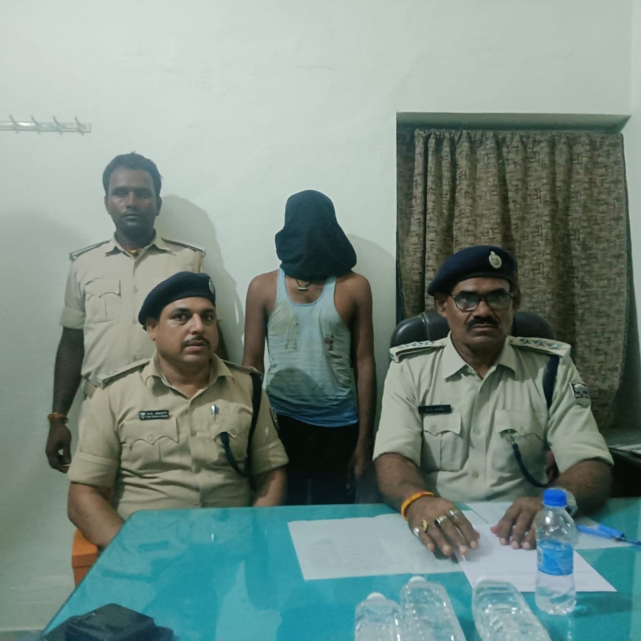 मेहसी में पड़ोसी ने दंपती की चाकू मारकर की हत्या