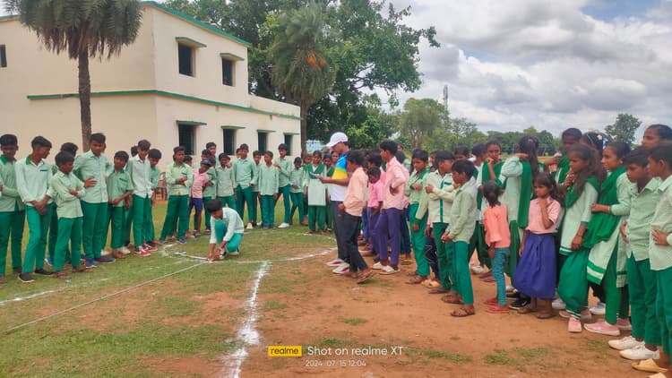 खेलो झारखंड के तहत छात्र-छात्राओं ने खेलकूद प्रतियोगिता में दिखाया कौशल