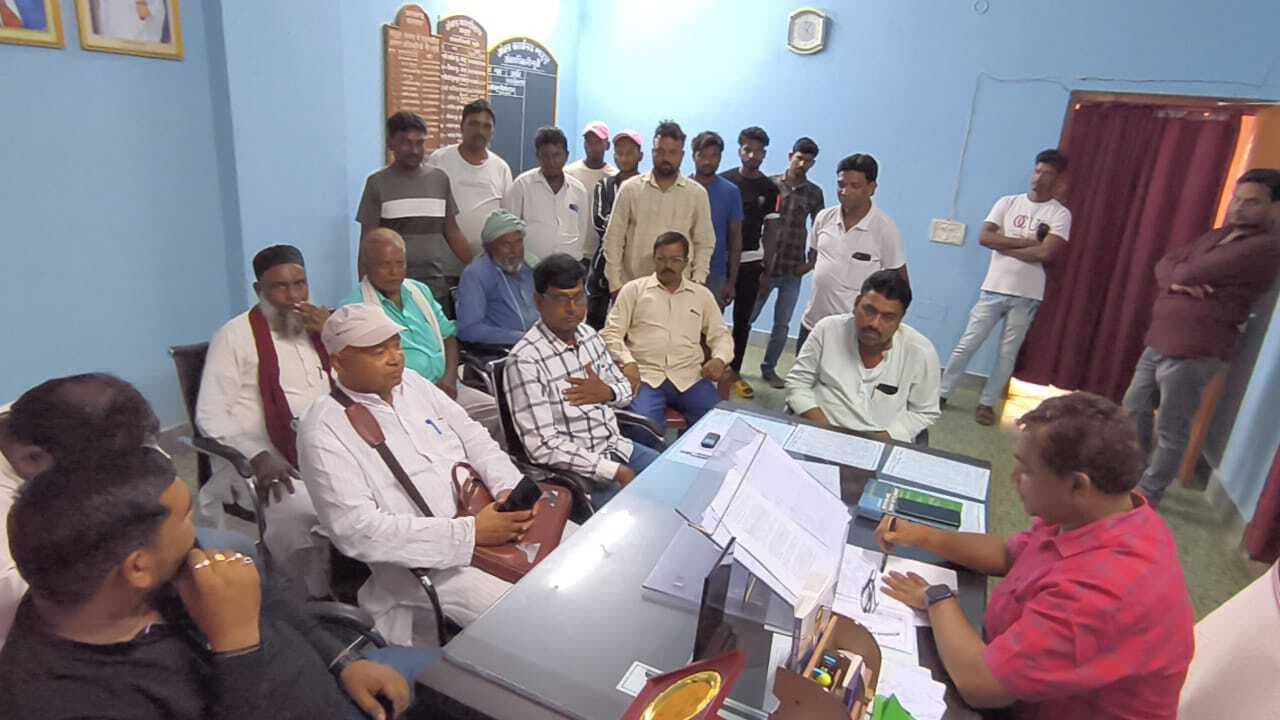 स्टेडियम निर्माण का मामला : आवंटित जमीन को लेकर उत्पन्न विवाद की सीओ ने की सुनवाई