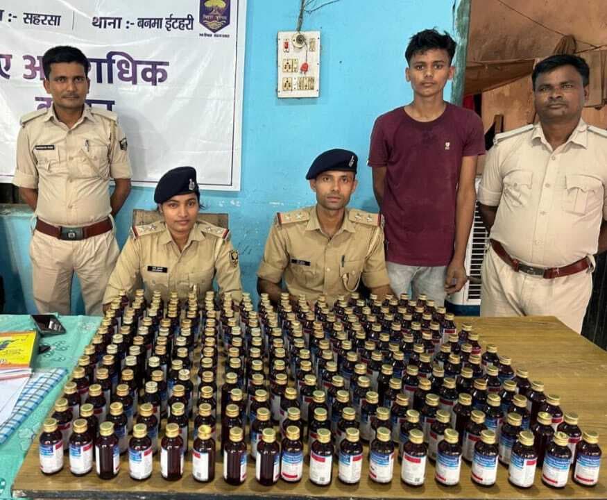 234 पीस प्रतिबंधित कोडिन युक्त कफ सिरप के साथ तस्कर धराया