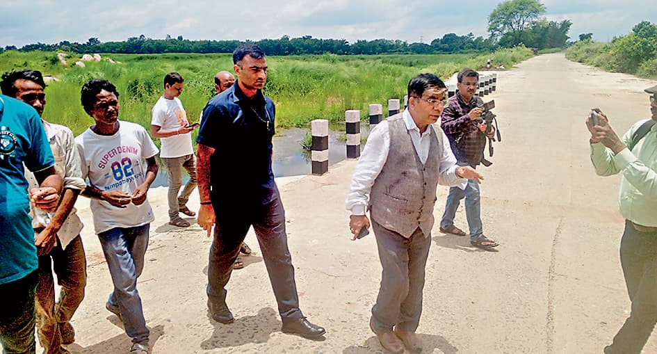 अधर में बांध प्रोजेक्ट, साइट का सुभाष ने लिया जायजा