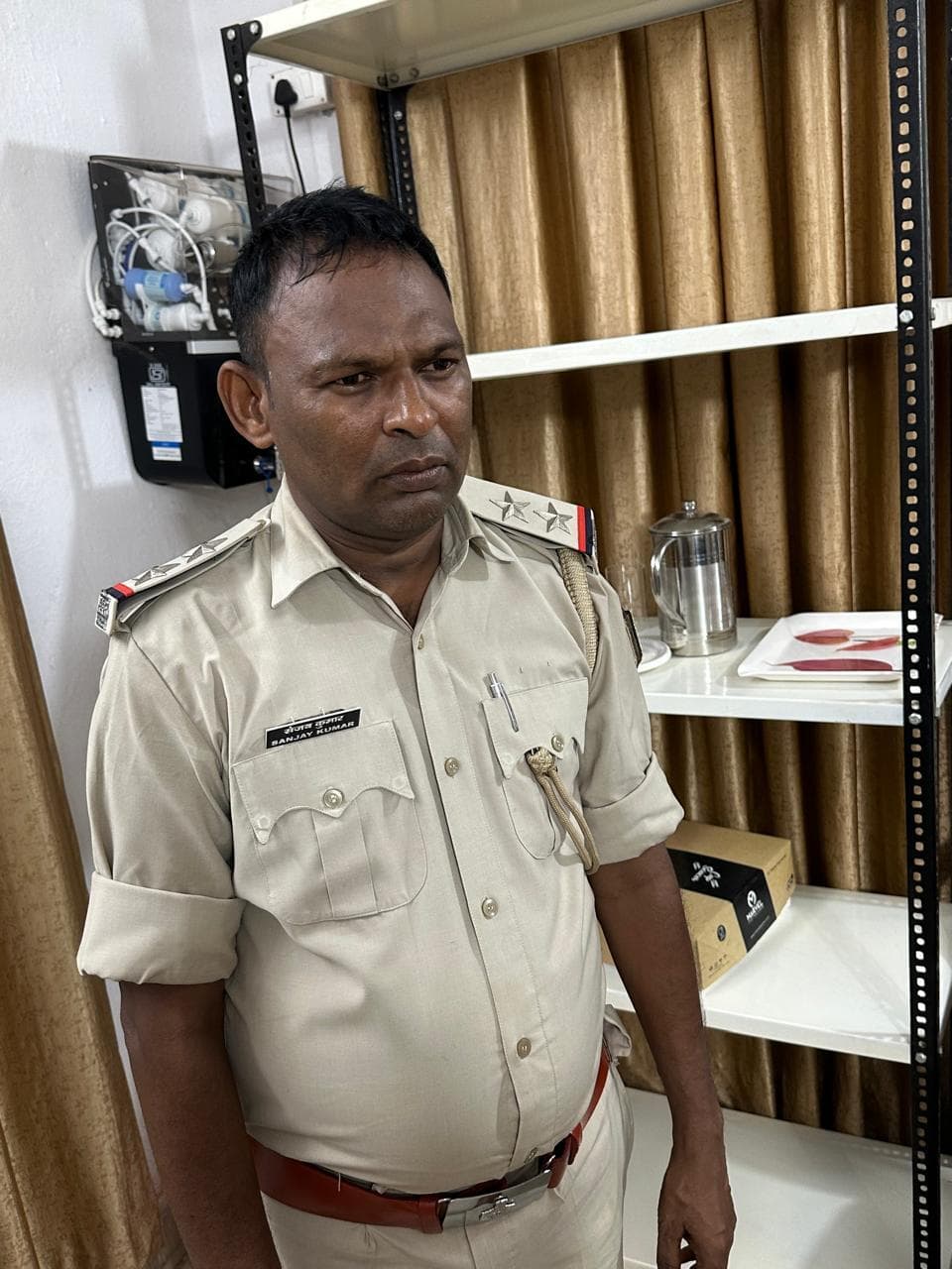 एसआइ की वर्दी पहनकर वसूली करने वाला फर्जी दारोगा गिरफ्तार